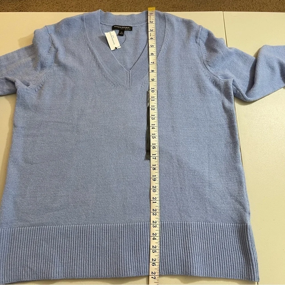 NWT Banana Republic Acrylic Blend V-Neck Sweater Men Size M Blue Lightweight